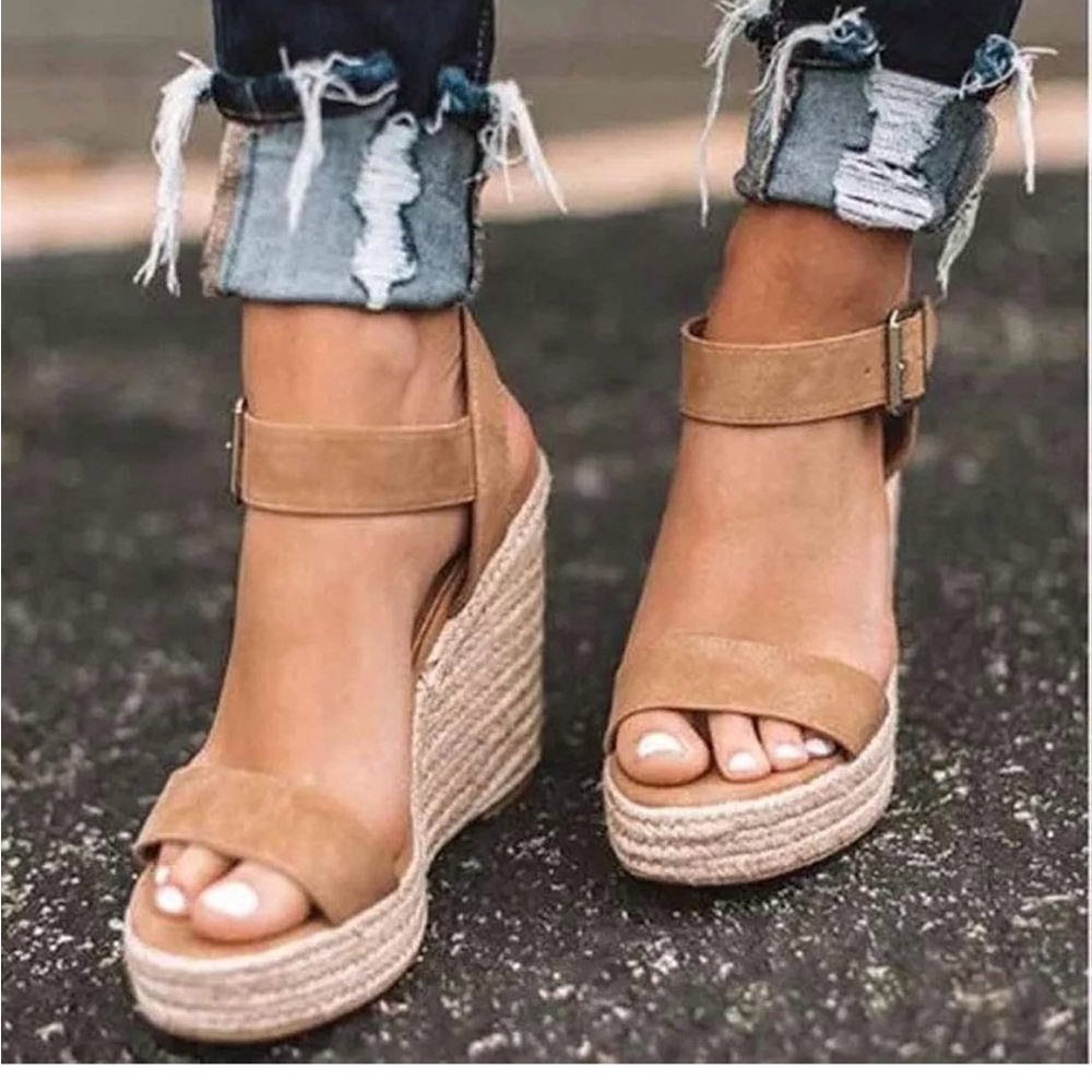 Elegant Tan Wedge Sandals with Adjustable Straps - Picture 2 of 9